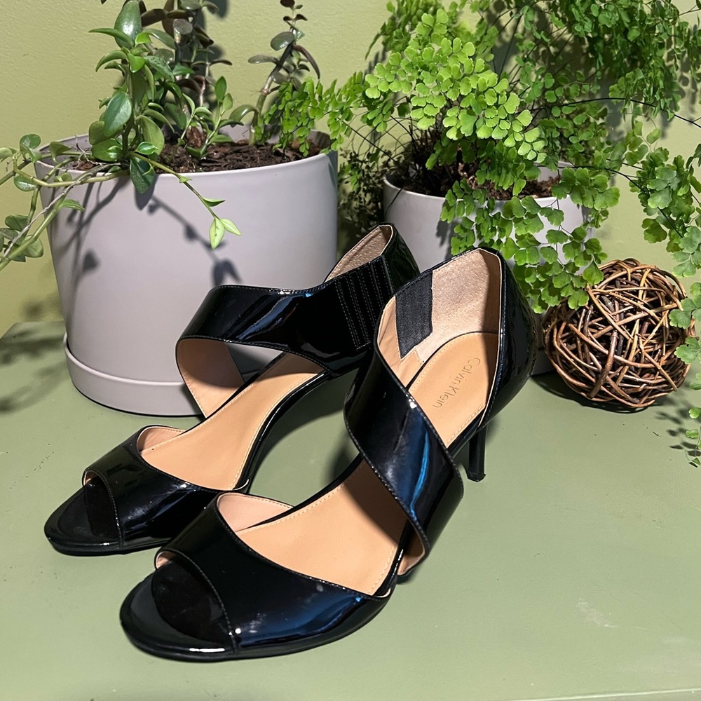 Calvin Klein Laine patent leather open toe pumps Size 9
